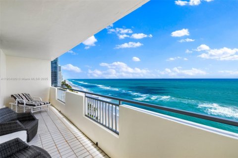 Condominio en alquiler en Hallandale Beach, Florida, 2 dormitorios, 136.19 m2 № 1969938 - foto 5