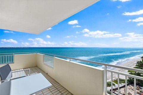 Condominio en alquiler en Hallandale Beach, Florida, 2 dormitorios, 136.19 m2 № 1969938 - foto 8