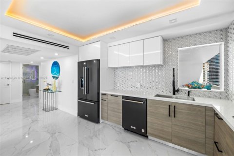 Condominio en alquiler en Hallandale Beach, Florida, 2 dormitorios, 136.19 m2 № 1969938 - foto 12