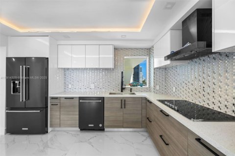 Condominio en alquiler en Hallandale Beach, Florida, 2 dormitorios, 136.19 m2 № 1969938 - foto 14