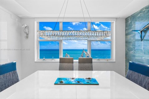 Condominio en alquiler en Hallandale Beach, Florida, 2 dormitorios, 136.19 m2 № 1969938 - foto 18