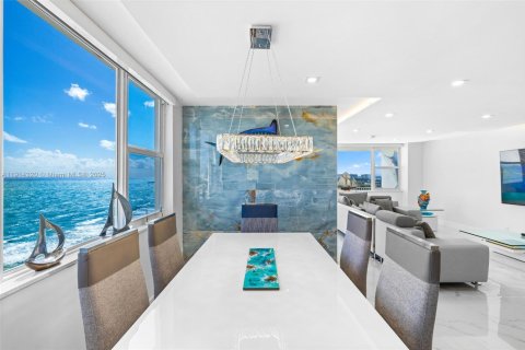 Condominio en alquiler en Hallandale Beach, Florida, 2 dormitorios, 136.19 m2 № 1969938 - foto 17