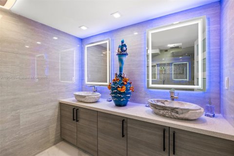 Condominio en alquiler en Hallandale Beach, Florida, 2 dormitorios, 136.19 m2 № 1969938 - foto 29