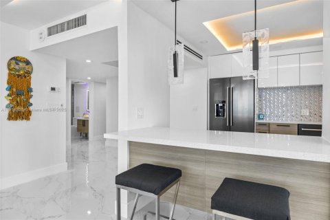 Condominio en alquiler en Hallandale Beach, Florida, 2 dormitorios, 136.19 m2 № 1969938 - foto 23