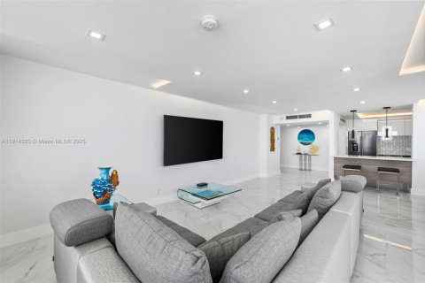 Condominio en alquiler en Hallandale Beach, Florida, 2 dormitorios, 136.19 m2 № 1969938 - foto 21