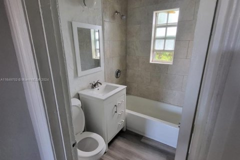 Снять в аренду виллу или дом в Майами, Флорида 1 спальня, 46.45м2, № 1964881 - фото 3