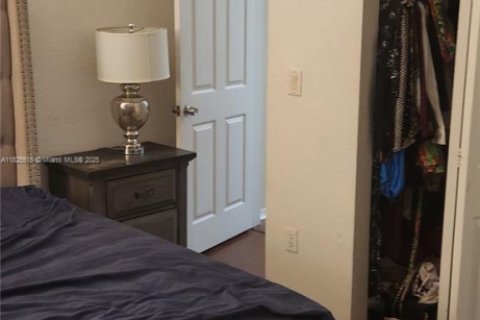 Townhouse in Miramar, Florida 2 bedrooms, 99.13 sq.m. № 1794250 - photo 27