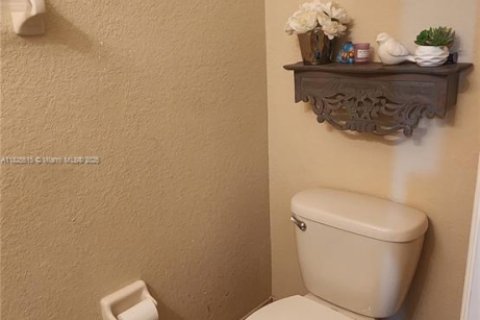 Townhouse in Miramar, Florida 2 bedrooms, 99.13 sq.m. № 1794250 - photo 11