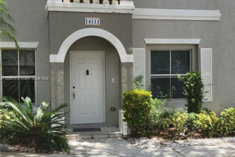 Townhouse in Miramar, Florida 2 bedrooms, 99.13 sq.m. № 1794250 - photo 1