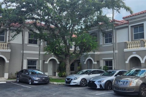Townhouse in Miramar, Florida 2 bedrooms, 99.13 sq.m. № 1794250 - photo 2