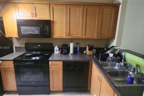 Townhouse in Miramar, Florida 2 bedrooms, 99.13 sq.m. № 1794250 - photo 12