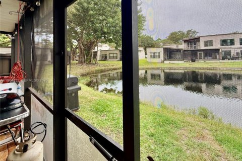 Townhouse in Plantation, Florida 3 bedrooms, 201.6 sq.m. № 2040391 - photo 20