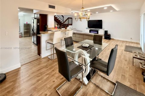 Townhouse in Plantation, Florida 3 bedrooms, 201.6 sq.m. № 2040391 - photo 27
