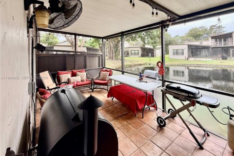 Townhouse in Plantation, Florida 3 bedrooms, 201.6 sq.m. № 2040391 - photo 14