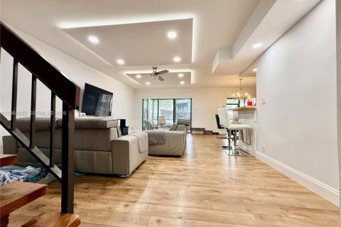 Adosado en Plantation, Florida 3 dormitorios, 201.6 m2 № 2040391