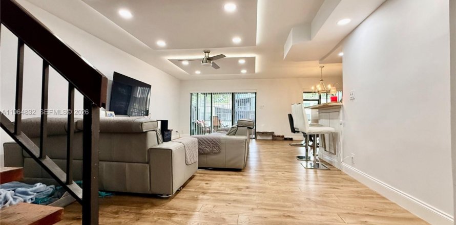 Townhouse in Plantation, Florida 3 bedrooms, 201.6 sq.m. № 2040391