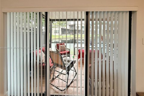 Townhouse in Plantation, Florida 3 bedrooms, 201.6 sq.m. № 2040391 - photo 12