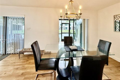 Townhouse in Plantation, Florida 3 bedrooms, 201.6 sq.m. № 2040391 - photo 10