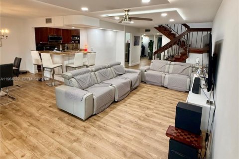 Townhouse in Plantation, Florida 3 bedrooms, 201.6 sq.m. № 2040391 - photo 30