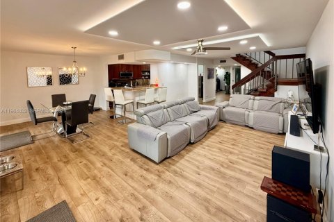 Townhouse in Plantation, Florida 3 bedrooms, 201.6 sq.m. № 2040391 - photo 29