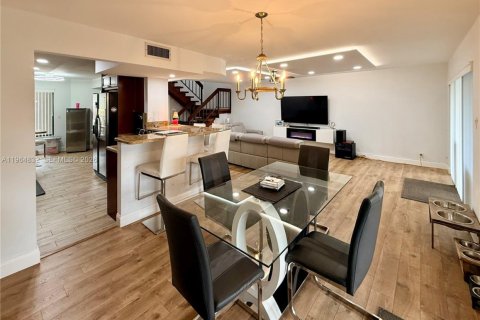 Townhouse in Plantation, Florida 3 bedrooms, 201.6 sq.m. № 2040391 - photo 26