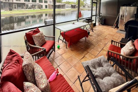 Townhouse in Plantation, Florida 3 bedrooms, 201.6 sq.m. № 2040391 - photo 18