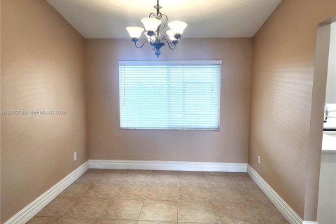 Снять в аренду виллу или дом в Купер-Сити, Флорида 3 спальни, 167.78м2, № 2066401 - фото 8