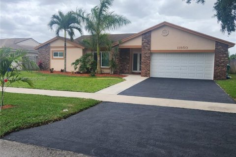 Снять в аренду виллу или дом в Купер-Сити, Флорида 3 спальни, 167.78м2, № 2066401 - фото 3