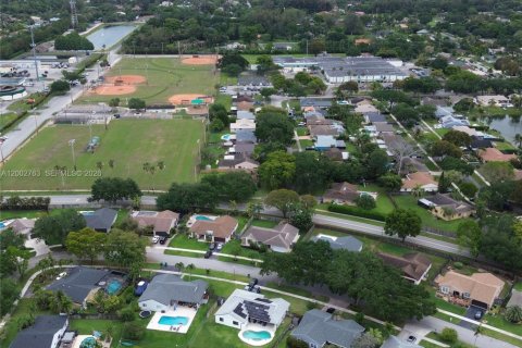 Снять в аренду виллу или дом в Купер-Сити, Флорида 3 спальни, 167.78м2, № 2066401 - фото 29