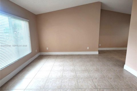 Снять в аренду виллу или дом в Купер-Сити, Флорида 3 спальни, 167.78м2, № 2066401 - фото 10