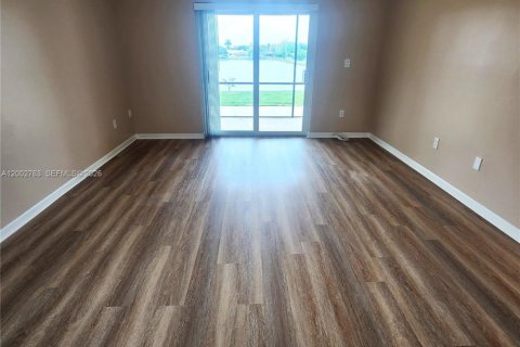 Снять в аренду виллу или дом в Купер-Сити, Флорида 3 спальни, 167.78м2, № 2066401 - фото 13