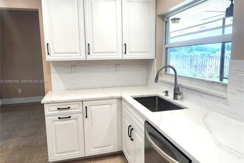 Снять в аренду виллу или дом в Купер-Сити, Флорида 3 спальни, 167.78м2, № 2066401 - фото 5