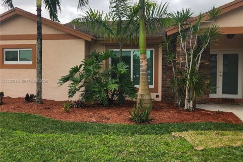 Снять в аренду виллу или дом в Купер-Сити, Флорида 3 спальни, 167.78м2, № 2066401 - фото 2