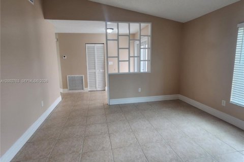 Снять в аренду виллу или дом в Купер-Сити, Флорида 3 спальни, 167.78м2, № 2066401 - фото 11