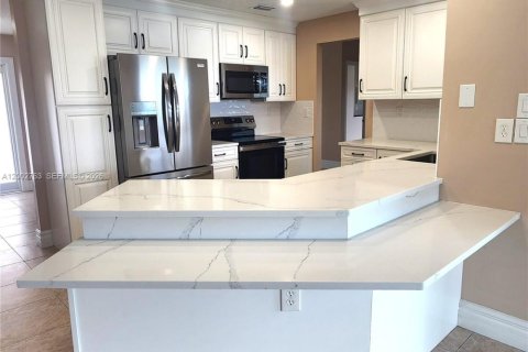 Снять в аренду виллу или дом в Купер-Сити, Флорида 3 спальни, 167.78м2, № 2066401 - фото 7