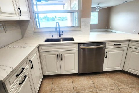 Снять в аренду виллу или дом в Купер-Сити, Флорида 3 спальни, 167.78м2, № 2066401 - фото 6