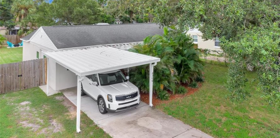 Villa ou maison à Tampa, Floride 3 chambres, 97.55 m2 № 1898973