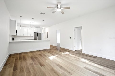 Apartamento en alquiler en Port Charlotte, Florida, 3 dormitorios, 120.77 m2 № 1910481 - foto 6
