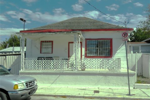 Propiedad comercial en venta en Tampa, Florida, 53.14 m2 № 1509052 - foto 1