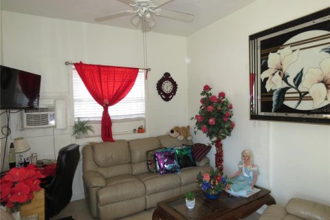 Propiedad comercial en venta en Tampa, Florida, 53.14 m2 № 1509052 - foto 3