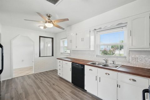 Casa en venta en Deltona, Florida, 3 dormitorios, 147.34 m2 № 1780377 - foto 5
