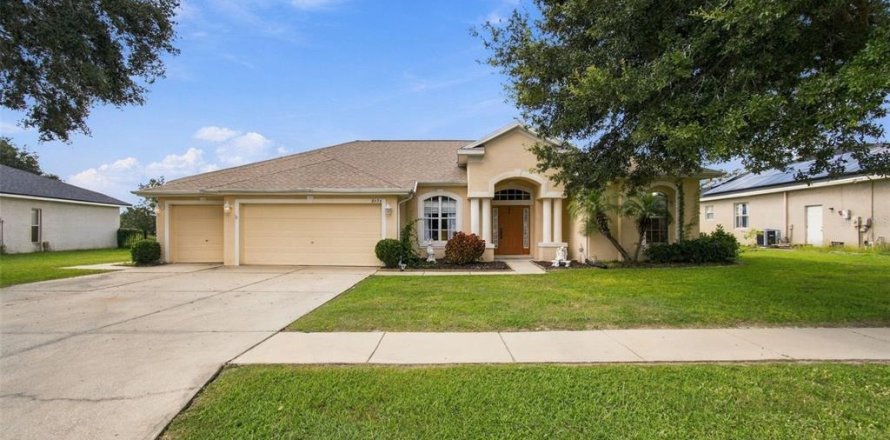 Villa ou maison à Brooksville, Floride 3 chambres, 188.41 m2 № 2398773