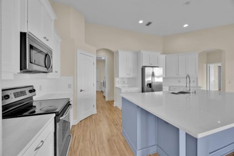 House in Lakeland, Florida 4 bedrooms, 291.43 sq.m. № 1908928 - photo 7