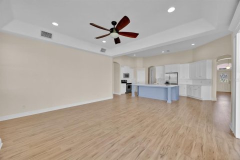 House in Lakeland, Florida 4 bedrooms, 291.43 sq.m. № 1908928 - photo 16