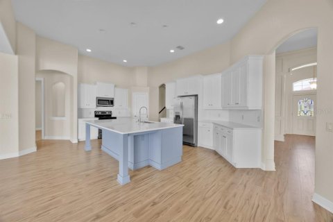 House in Lakeland, Florida 4 bedrooms, 291.43 sq.m. № 1908928 - photo 6