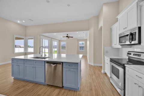 House in Lakeland, Florida 4 bedrooms, 291.43 sq.m. № 1908928 - photo 8