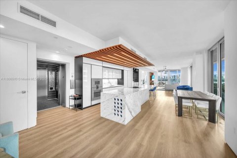 Снять в аренду кондоминиум в Майами-Бич, Флорида 3 спальни, 250м2, № 1944266 - фото 8