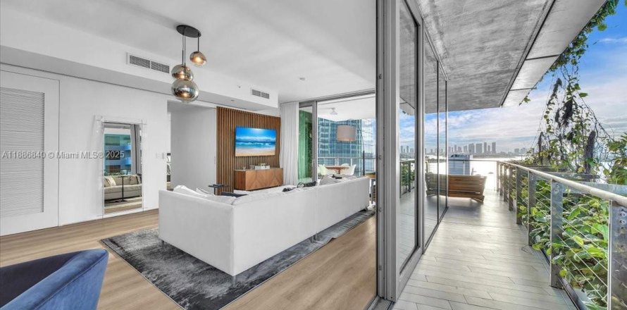 Кондоминиум с 3 спальнями в Майами-Бич, Флорида № 1944266