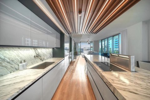 Снять в аренду кондоминиум в Майами-Бич, Флорида 3 спальни, 250м2, № 1944266 - фото 13