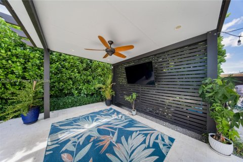 Casa en venta en Miami, Florida, 4 dormitorios, 153.29 m2 № 1892021 - foto 9
